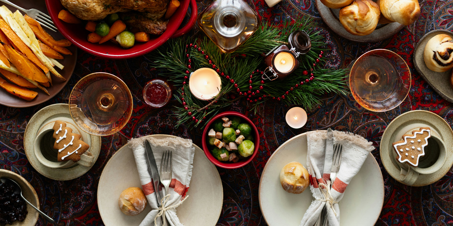 Een magisch kerstdiner: stijlvolle decoratie met weinig middelen (en een vleugje glitter!)